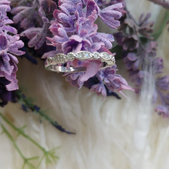 NEW 925 Beautiful lab created simulated diamond band - Picture 4 of 6